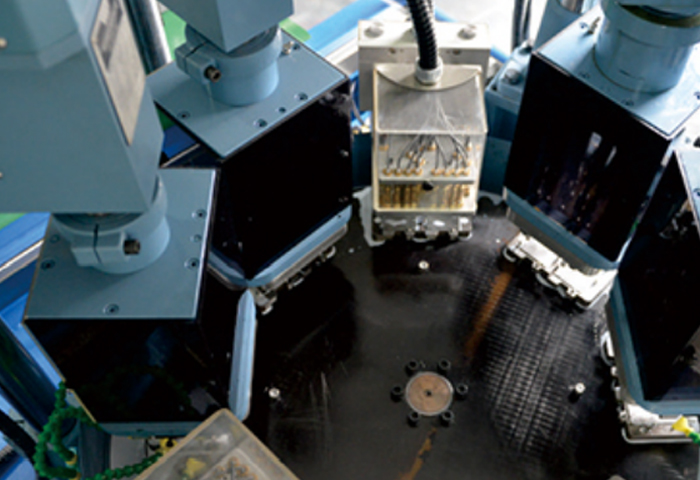  多方位钻孔攻牙机