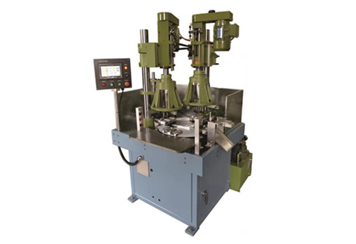  齿轮式多轴功牙机