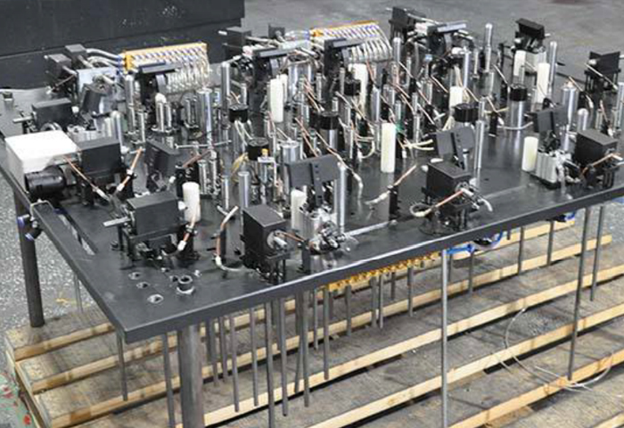  仰式攻牙机治具和精密牙杆