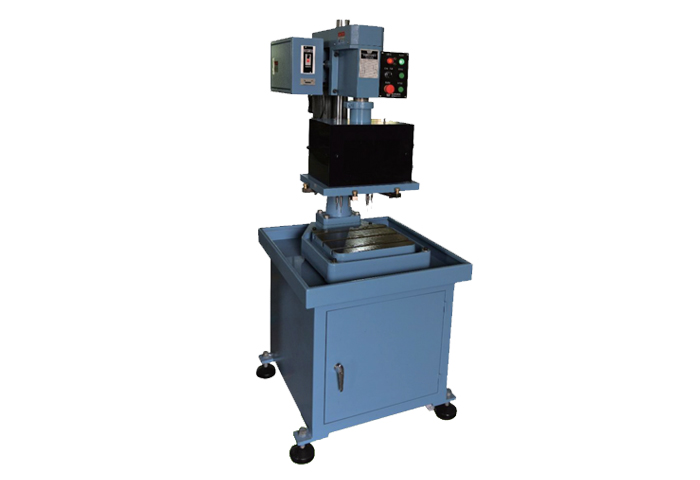 多轴钻孔攻牙机使用时的注意事项